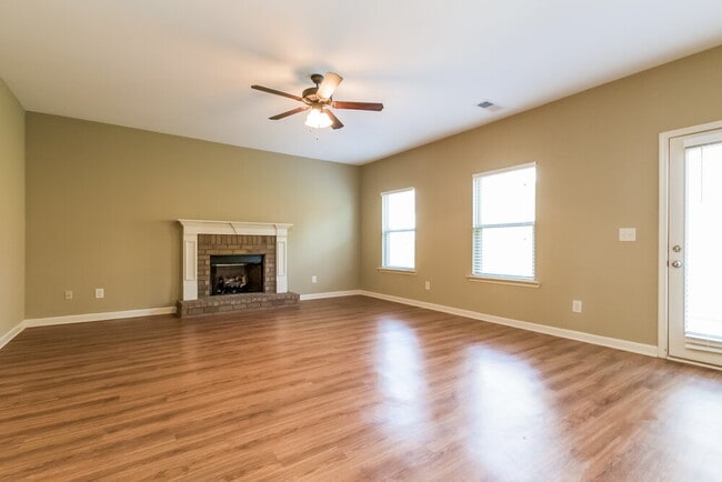 Building Photo - 44 Hamil Ct NW