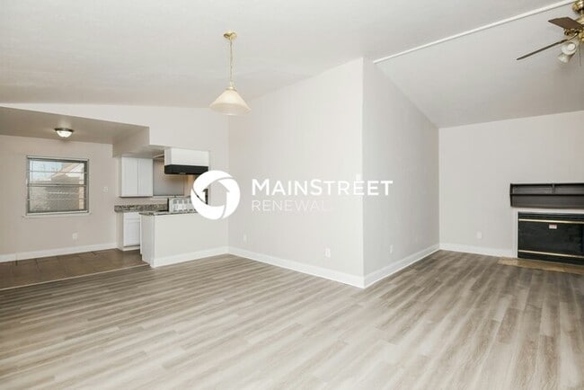 Building Photo - 3 Bedroom Pet-Friendly Home in Irving, TX with Main Street Renewal