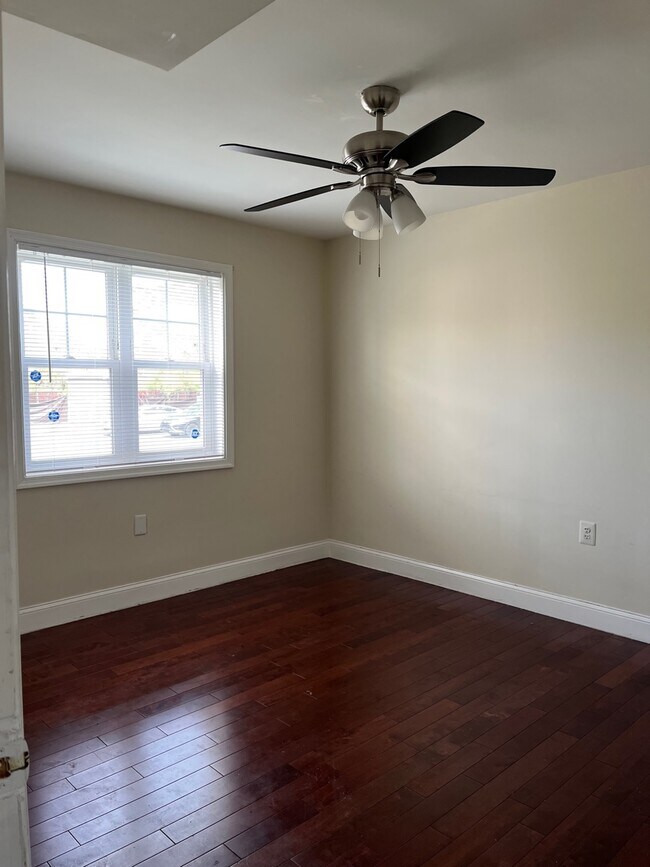 Fotografía del edificio - 912 Barnaby St SE