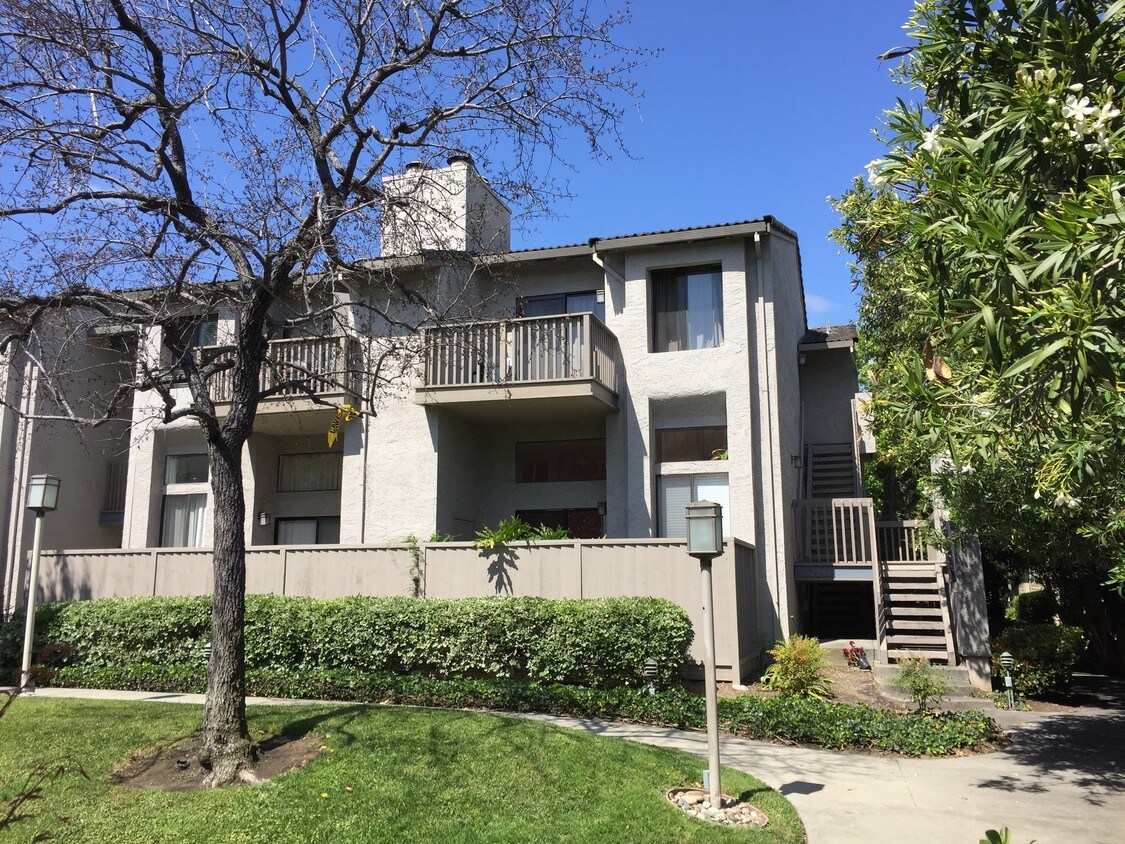 Front view of this downstairs unit. - 2286 Sun Glory Ln