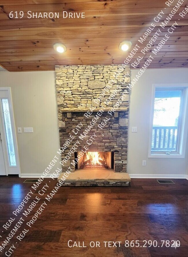 Foto del edificio - 619 Sharon Dr