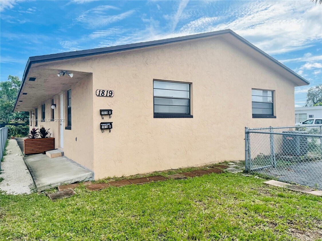 Primary Photo - 1819 N 17th Ave
