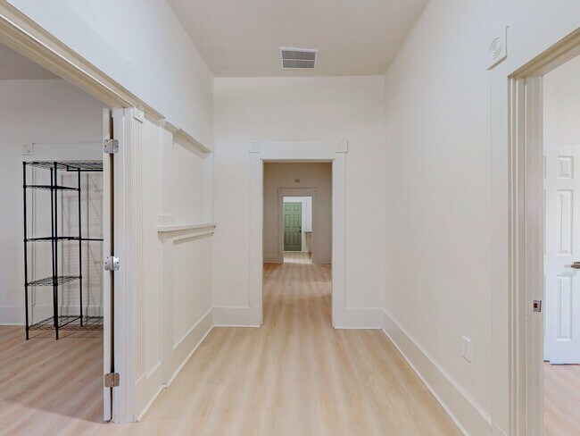 Foto del edificio - 851 McDaniel St SW