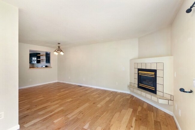 Building Photo - Charming 2-Story Townhome in Rockrimmon | ...