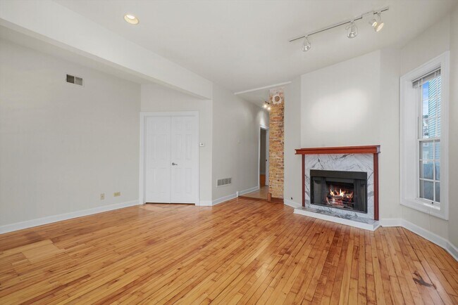 Building Photo - 3614 W Shakespeare Ave