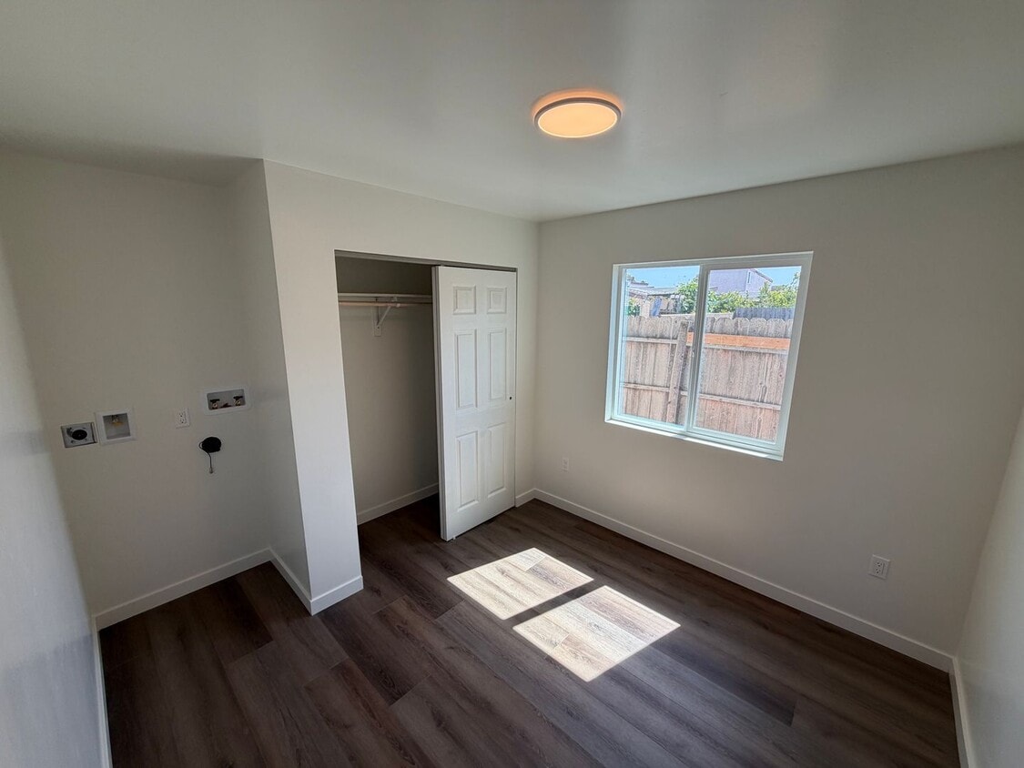 Building Photo - 4813 Almaguer Ave