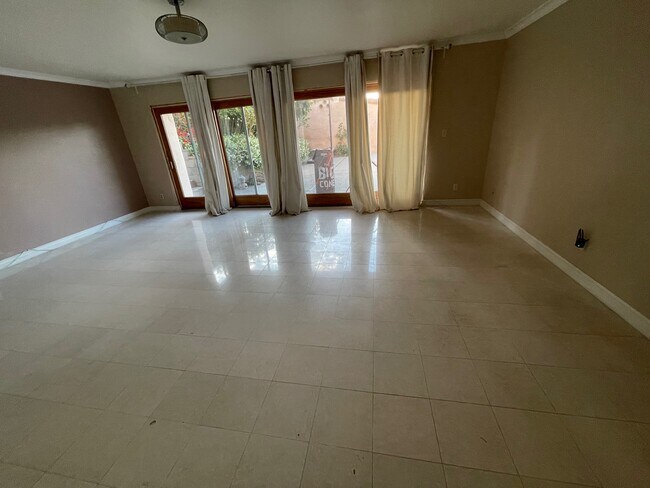 Living room - 1721 Chelsea Rd