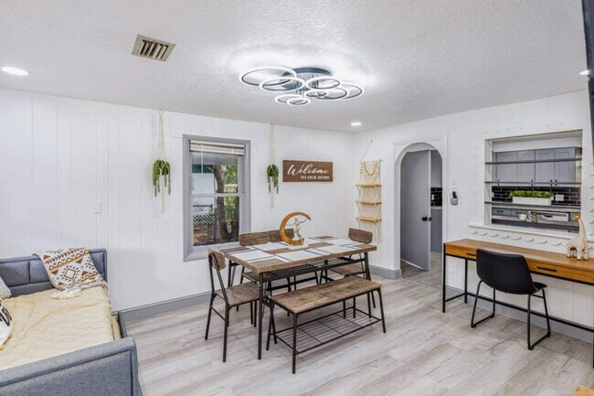 Foto del edificio - 7500 E Colonial Dr