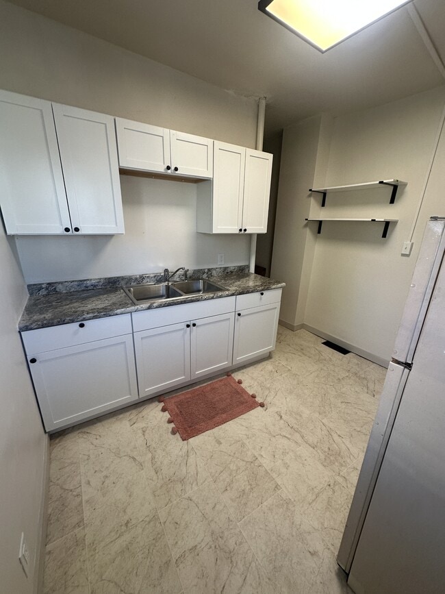 Building Photo - 617 Rhomberg Ave