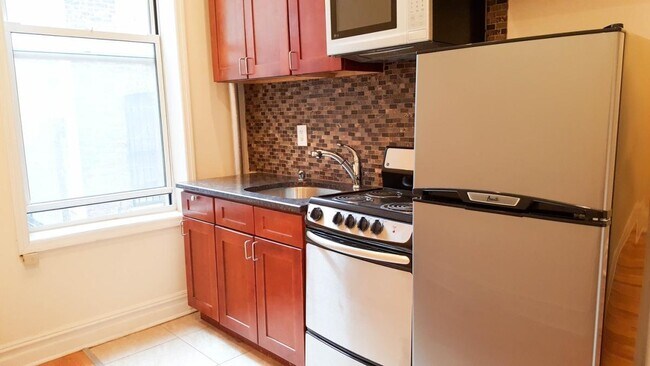 Foto del edificio - 803 Nostrand Ave