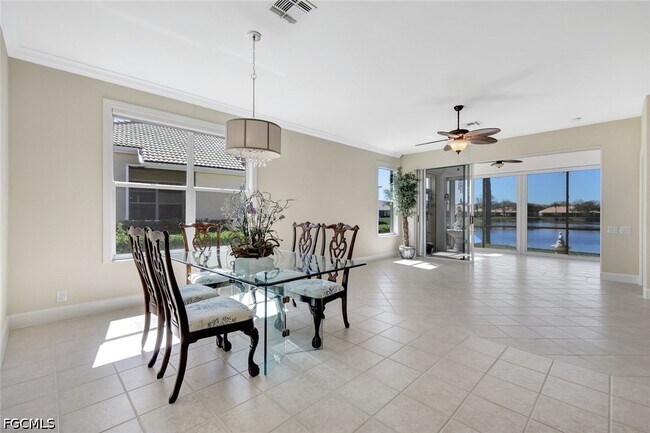 Foto del edificio - 8777 E Bay Cir
