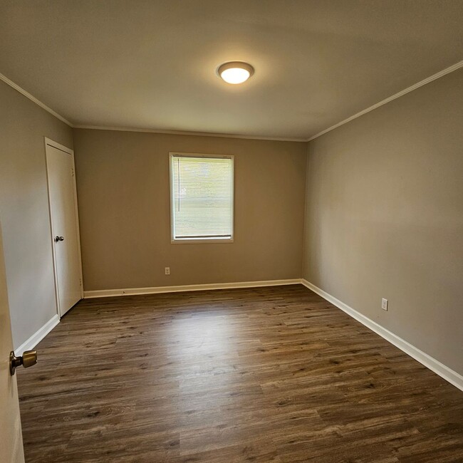 Building Photo - Cozy and Newly Renovated 3 Bedroom 1 Bath ...