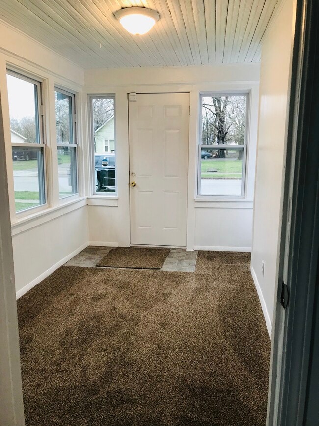 Building Photo - 616 W Wolf Ave