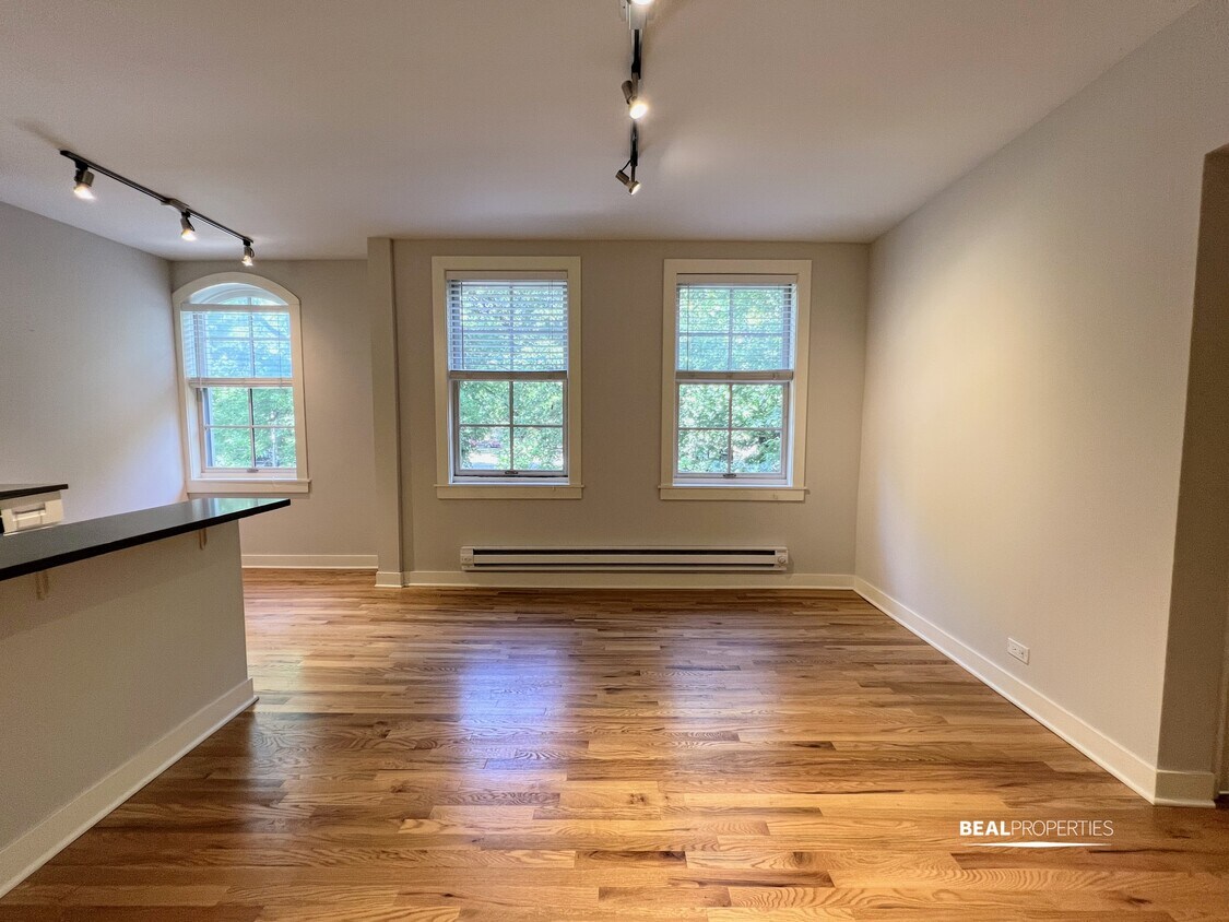 Photo - 2420 N Kedzie Blvd (Chicago, IL)