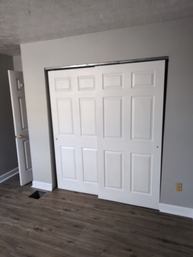 Foto del edificio - 4618 Sullivan Ave