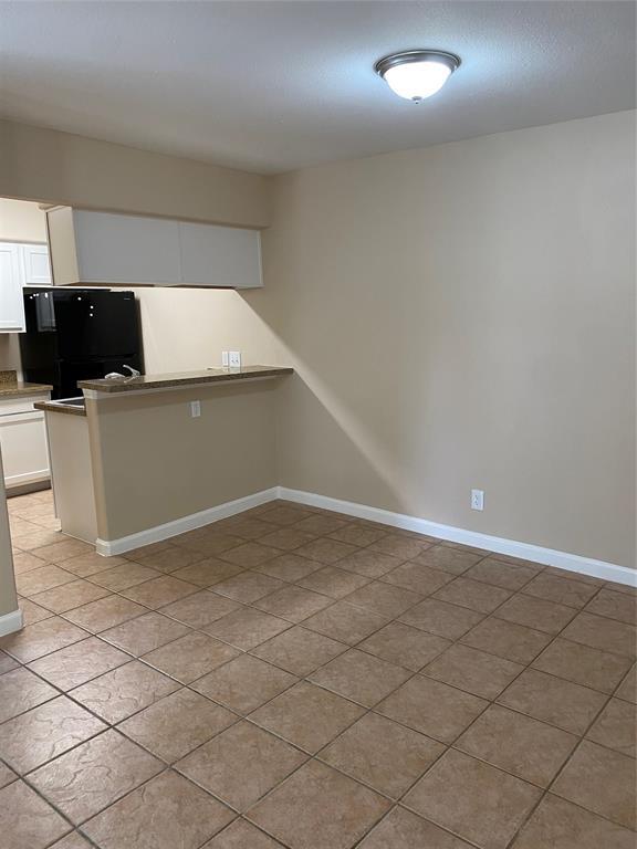 Building Photo - 17401 Red Oak Dr