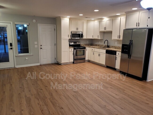 Foto del edificio - 322 W 18th St