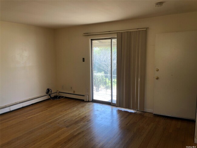 Foto del edificio - 262-15 Hungry Harbor Rd