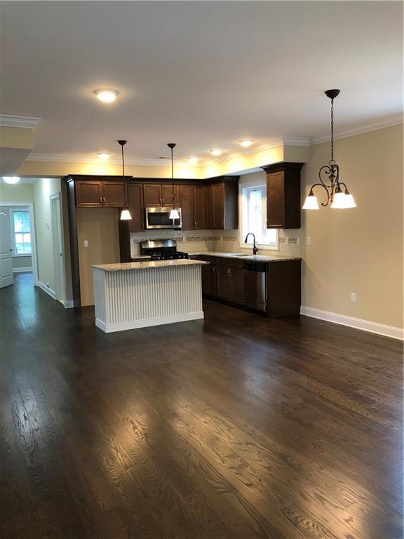 Kitchen with island - 168 Central Ave