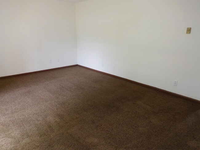 Building Photo - 685 King St