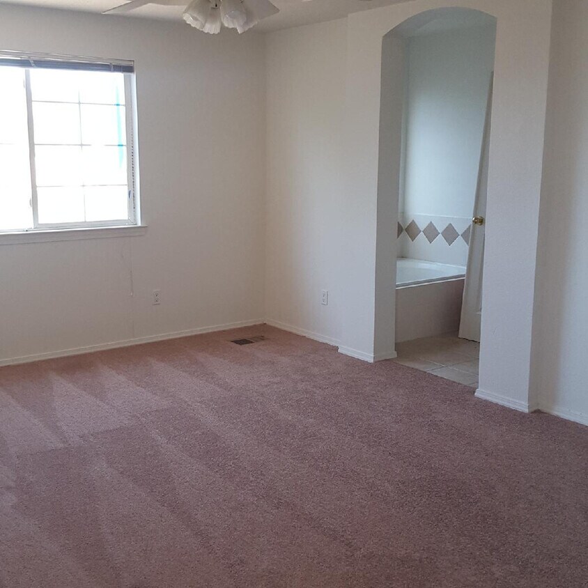Foto del edificio - 6408 Tauton Rd NW