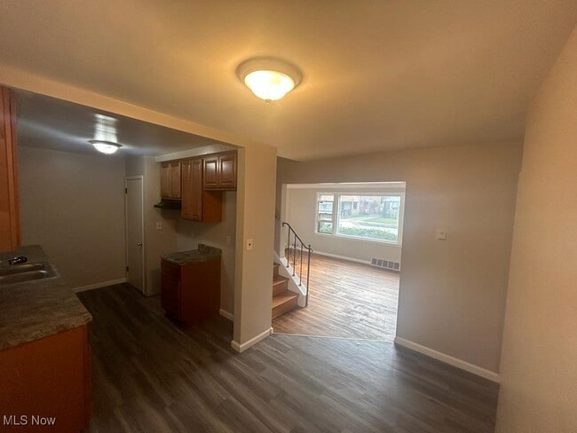 Foto del edificio - 815 Babbitt Rd