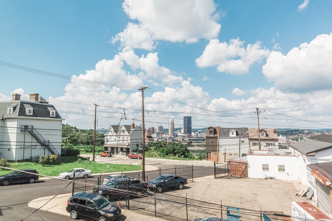 AVAILABLE July 2026 - Huge 5 Bedroom, 2 Bath Home in South Side Slopes w/ Garage Attached! - AVAILABLE July 2026 - Huge 5 Bedroom, 2 Bath Home in South Side Slopes w/ Garage Attached!