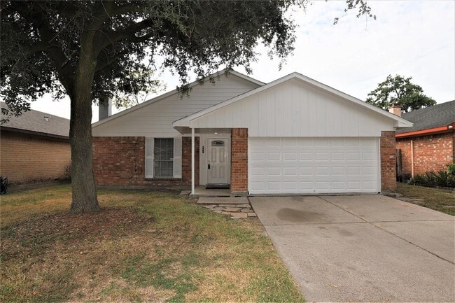 Front - 542 Connorvale Ln