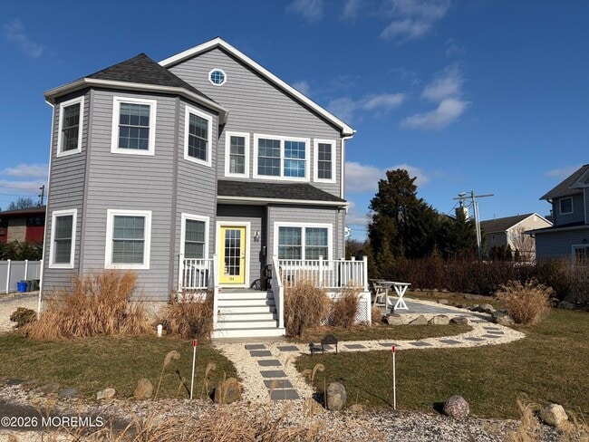 Building Photo - 504 N Lake Dr