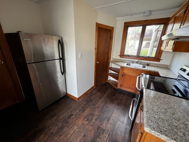 Kitchen 11 x 12 - 30 Parker St