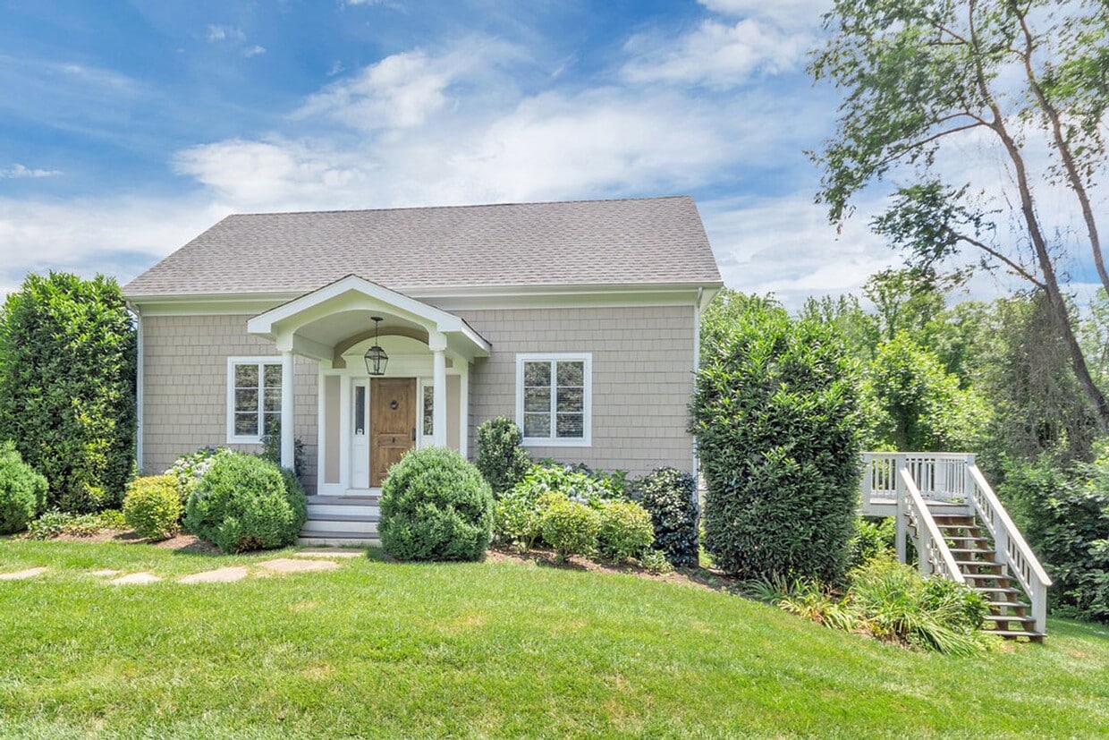 2 Bedroom House with Attached Garage in Earlysville - 2 Bedroom House with Attached Garage in Earlysville