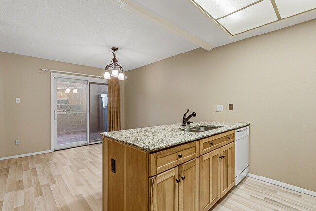 Foto del edificio - 1644 Lomaland Dr