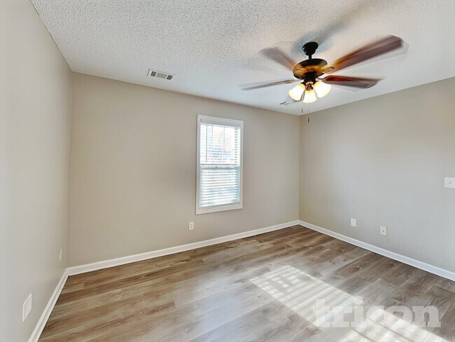 Foto del edificio - 106 White Creek Loop