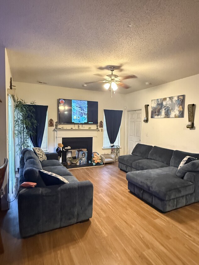 Foto del edificio - 1206 Marne Ave