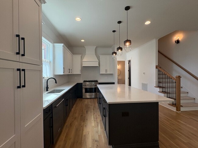 Building Photo - 3 Bedroom in East Nashville Beauty