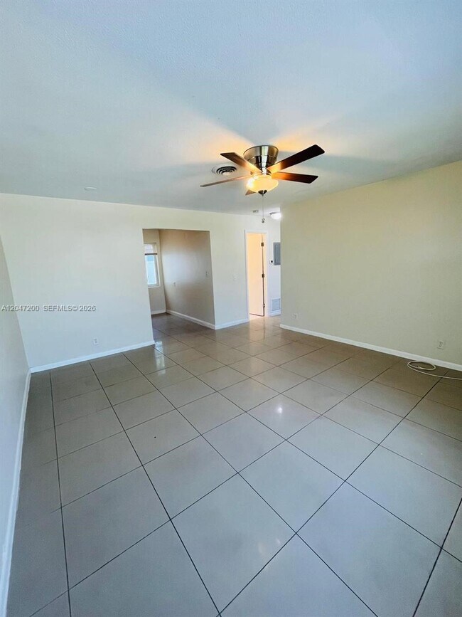 Foto del edificio - 2500 NW 9th Ln