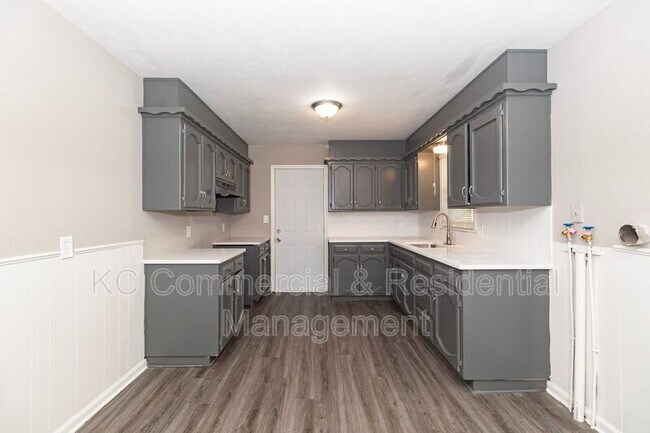Building Photo - 708 SW 19th St