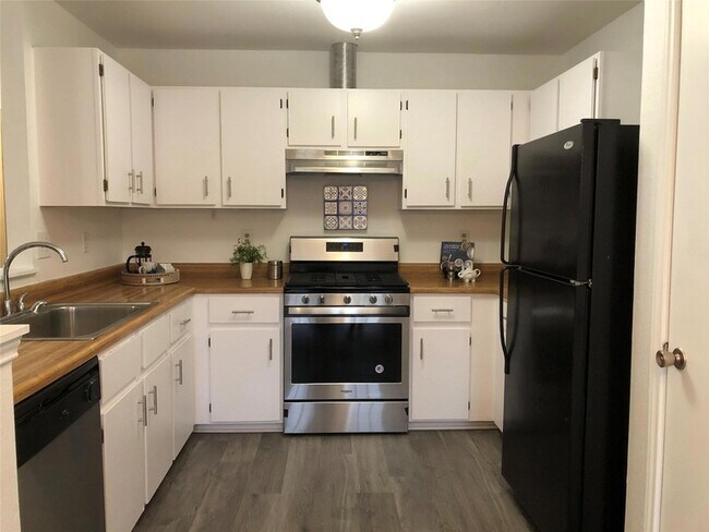 Foto del edificio - 1402 Byers Ln