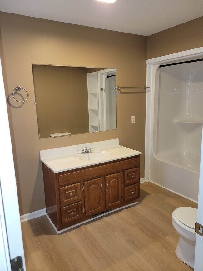 Foto del edificio - 64 Howard Carr Rd