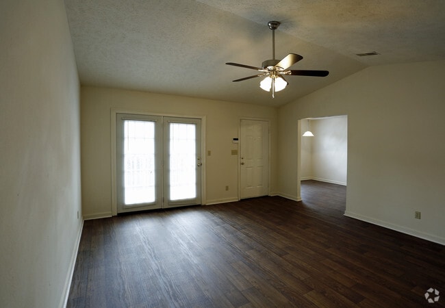 Interior Photo - xWhispering Oaks