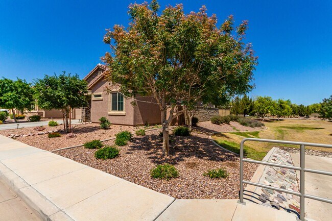 Foto del edificio - 4 Bedroom home in Layton Lakes