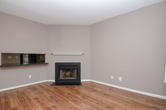 Building Photo - Convenient location!