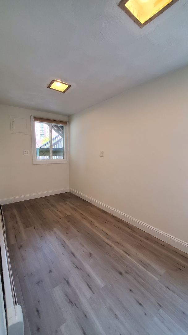 Foto del edificio - ALLSTON 2 BED WITH UPDATED KITCHEN - DISHWASHER