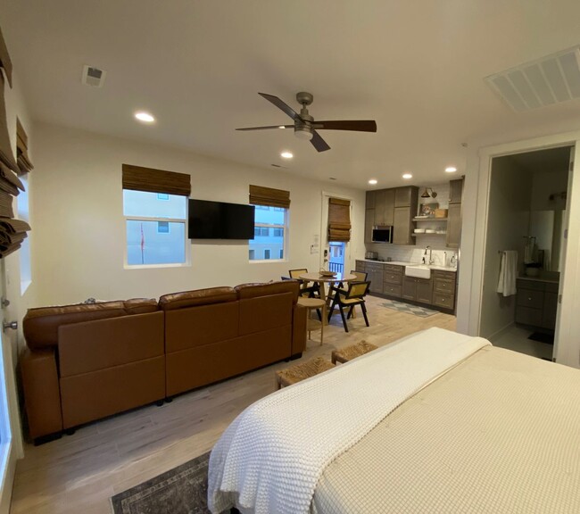 Foto del edificio - Fully Furnished Private Studio Casita in D...