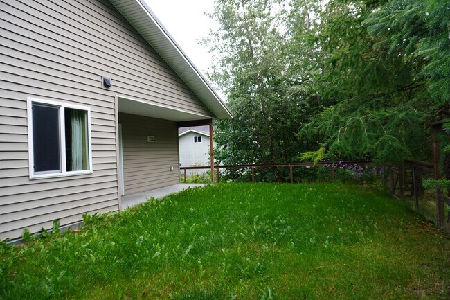 Foto del edificio - 1705 Resurrection Blvd