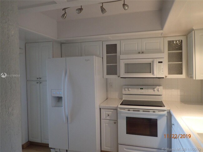 Building Photo - 9819 NW 65th Ct