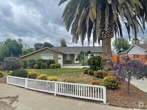 Building Photo - 805 Onyx Ct