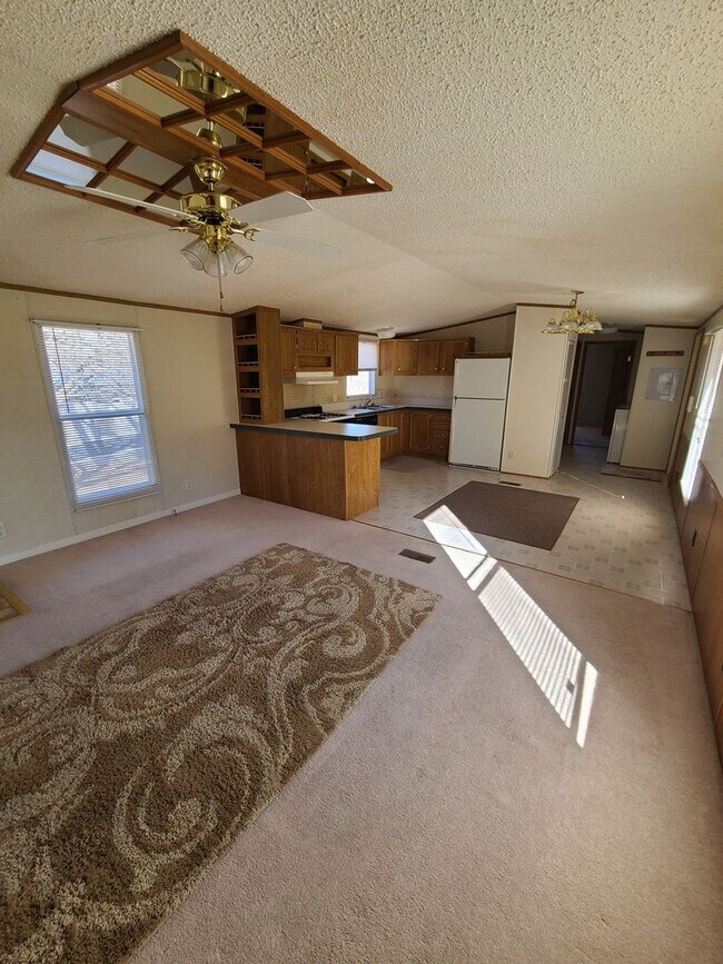 Building Photo - Newer 2 bed 1 bath mobile home.