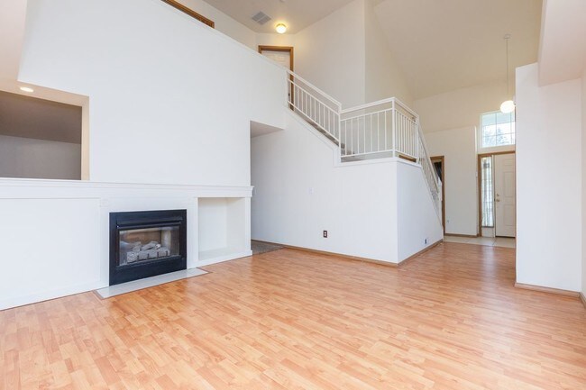 Building Photo - Beautiful 3 bedroom home in quiet community