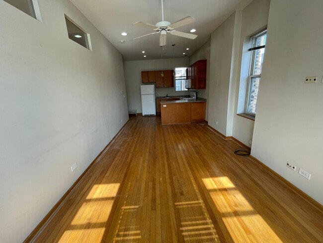 Foto del edificio - 2350 W Grand Ave